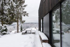 Rennsteig Chalet Toni Ferienhaus Thueringer Wald Aussenansicht mit Schnee