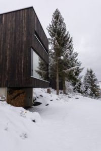 Rennsteig Chalet Toni Ferienhaus Thueringer Wald Aussenansicht mit Schnee